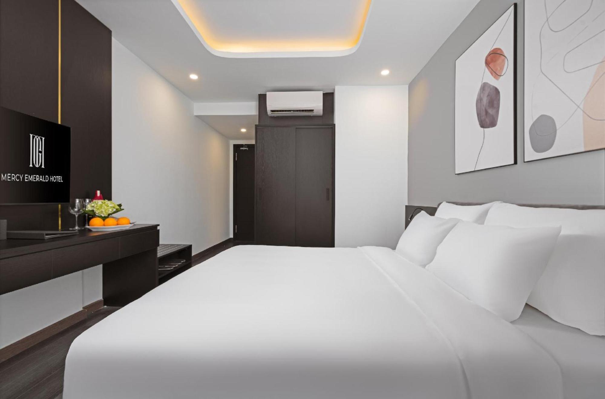 Mercy Emerald Hotel Da Nang Exterior foto
